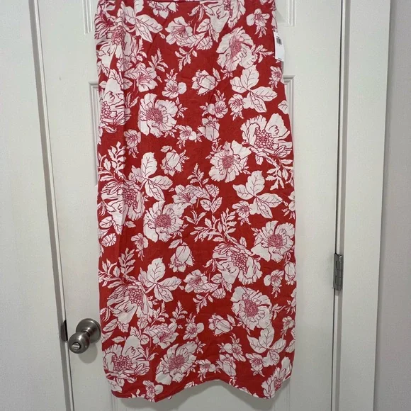 Chic Red Skirt with White Leaf Design - Picture 1 of 5